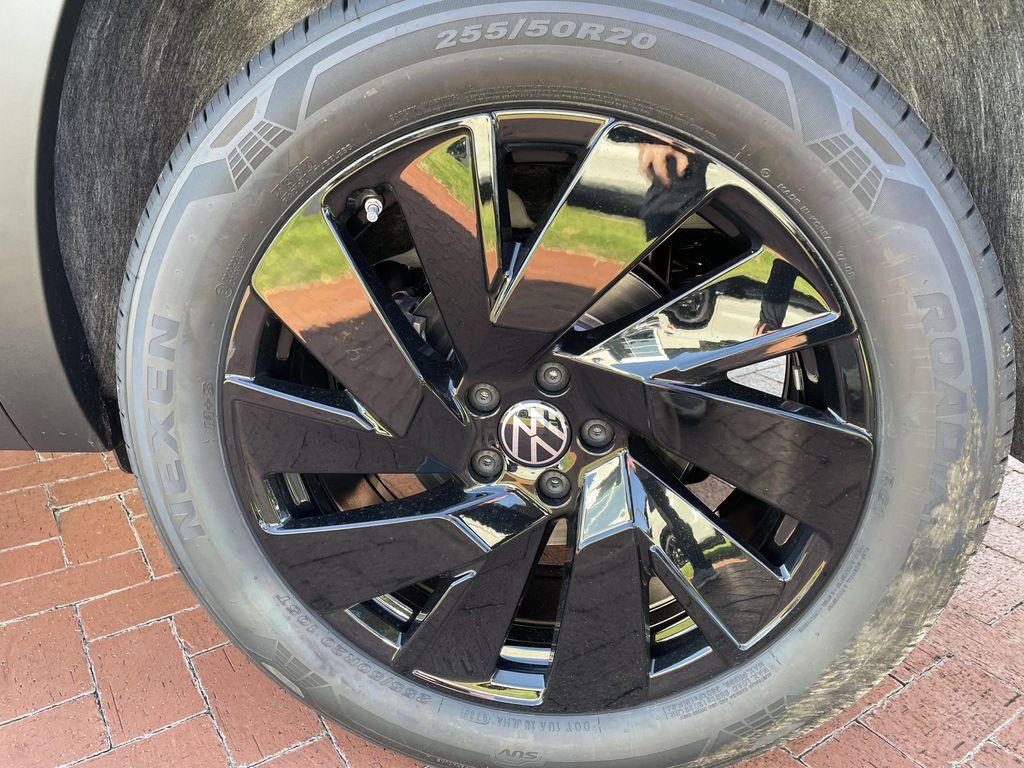 new 2026 Volkswagen Atlas car, priced at $46,203