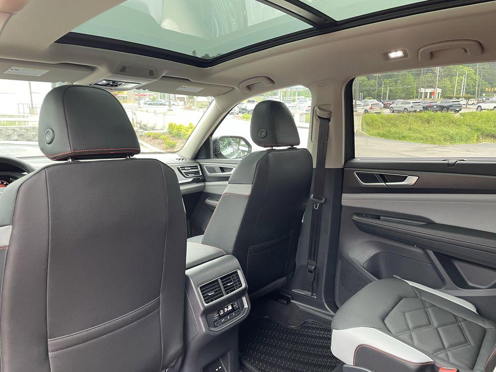 new 2025 Volkswagen Atlas car, priced at $44,098