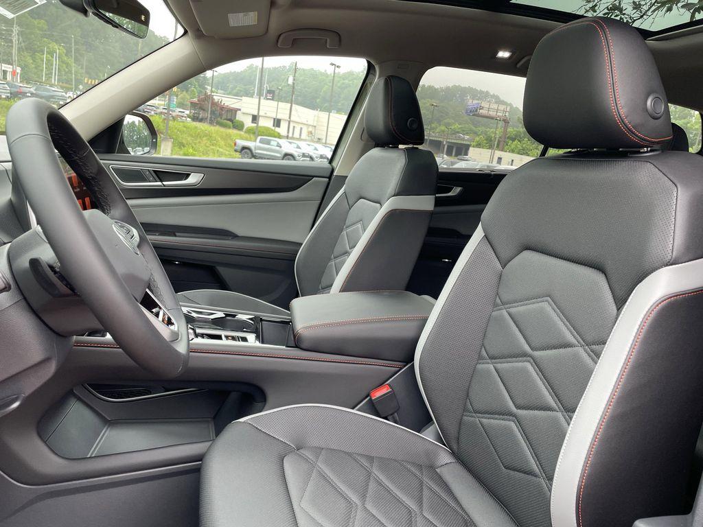 new 2025 Volkswagen Atlas car, priced at $44,098