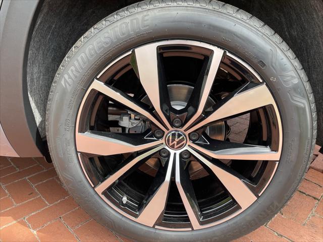 new 2025 Volkswagen Atlas Cross Sport car, priced at $51,101