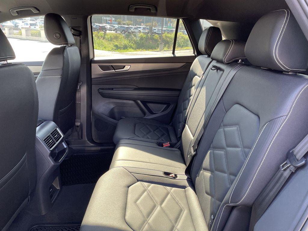 new 2026 Volkswagen Atlas Cross Sport car, priced at $39,322