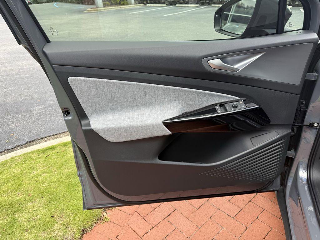 new 2025 Volkswagen ID.4 car, priced at $40,995