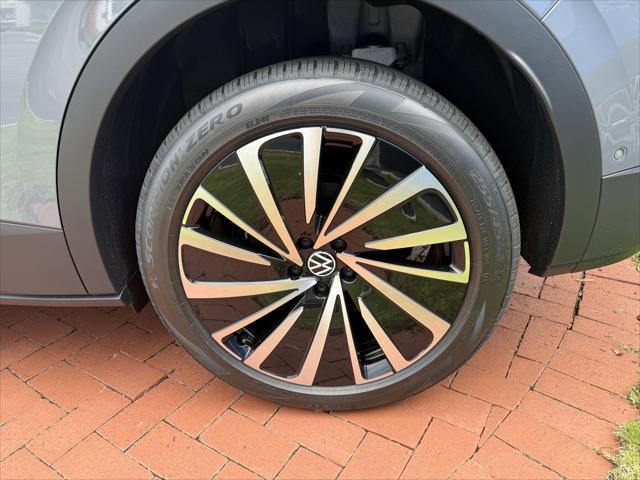 new 2025 Volkswagen ID.4 car, priced at $44,495
