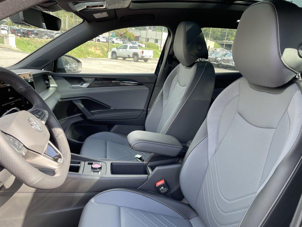 new 2025 Volkswagen Tiguan car, priced at $36,729