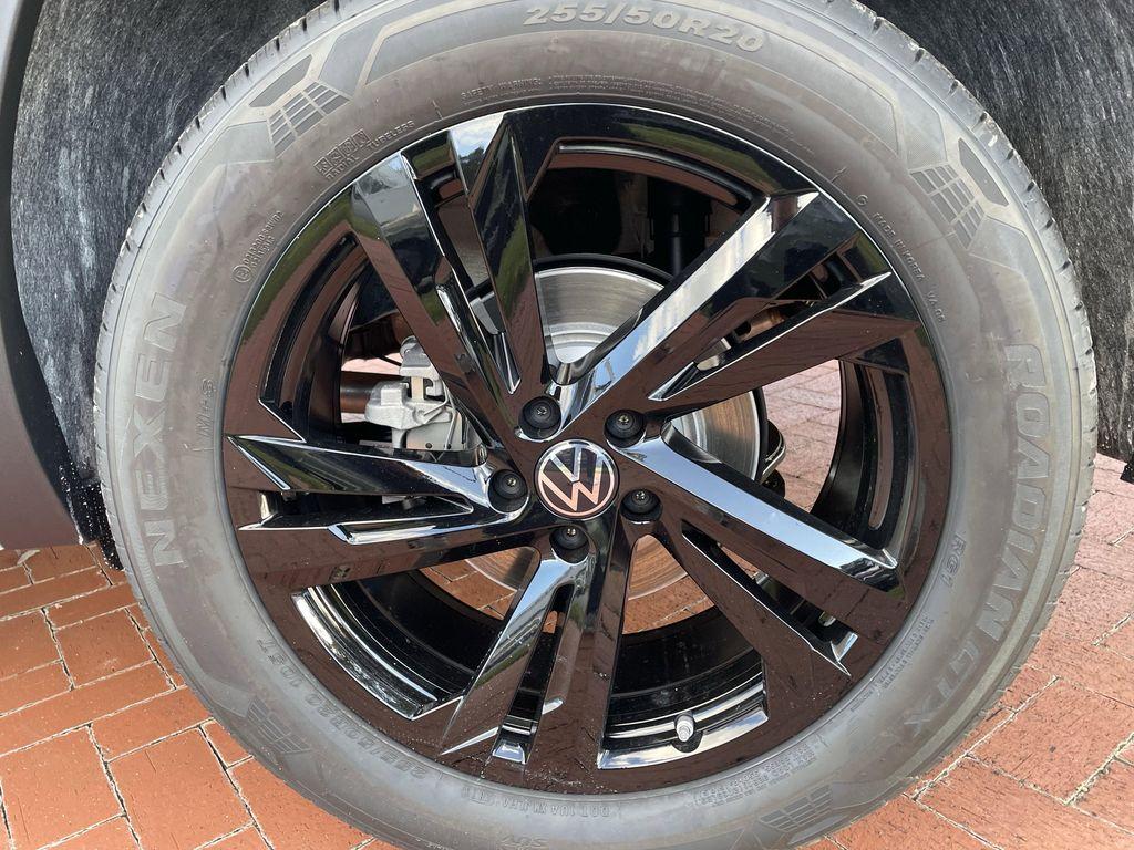 new 2026 Volkswagen Atlas Cross Sport car, priced at $50,542