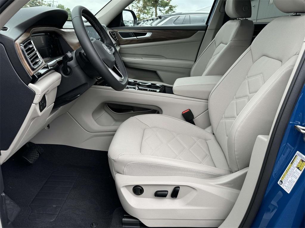 new 2025 Volkswagen Atlas car, priced at $44,862