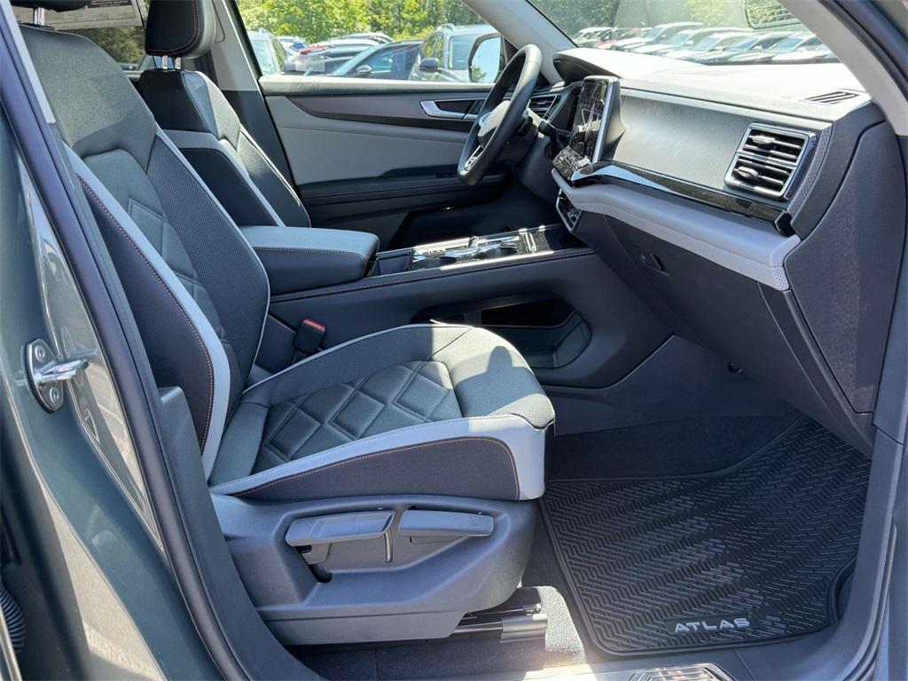 new 2025 Volkswagen Atlas car, priced at $47,946