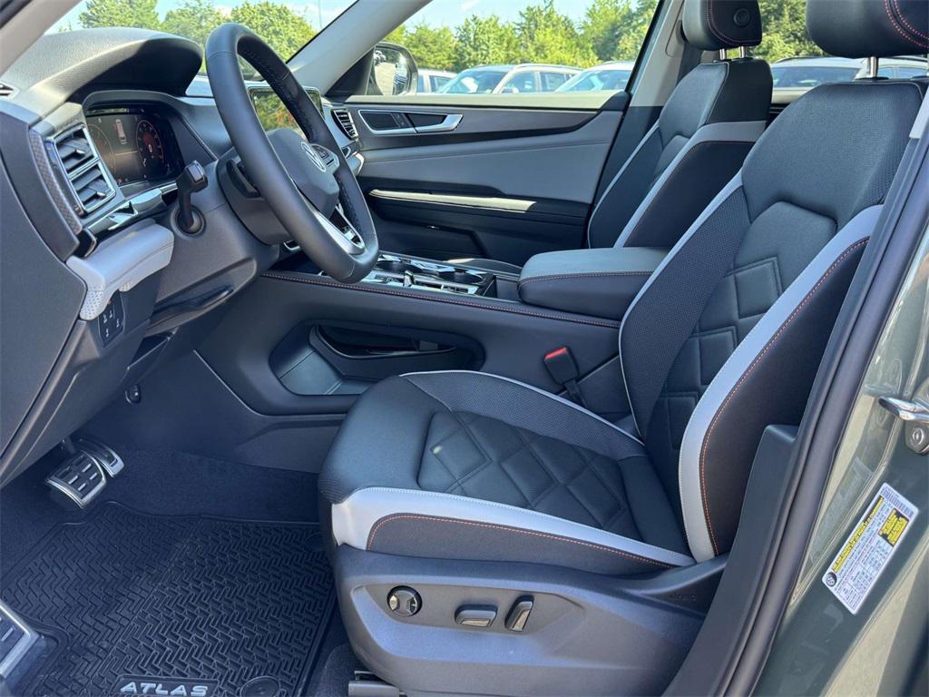 new 2025 Volkswagen Atlas car, priced at $47,946