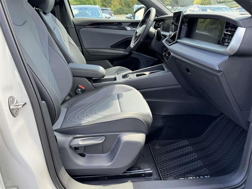 new 2025 Volkswagen Tiguan car, priced at $37,741