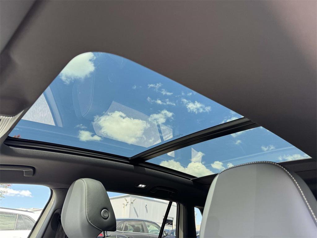 new 2025 Volkswagen Tiguan car, priced at $37,741