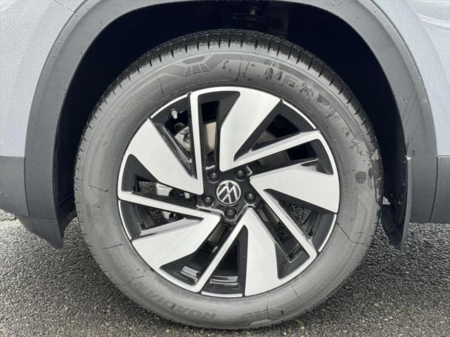 new 2025 Volkswagen Atlas car, priced at $49,806