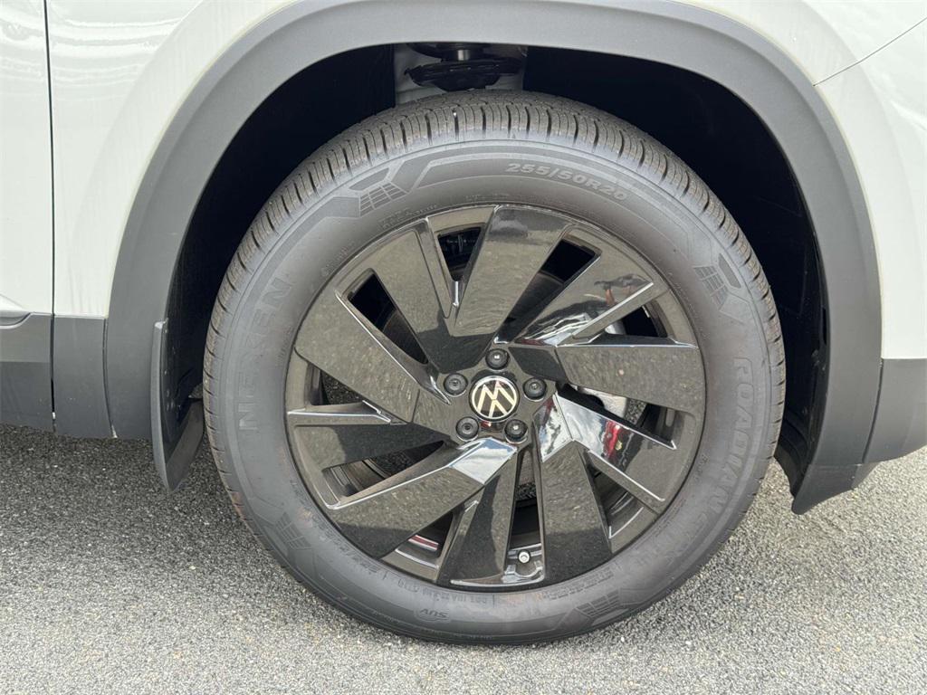 new 2025 Volkswagen Atlas car, priced at $47,482