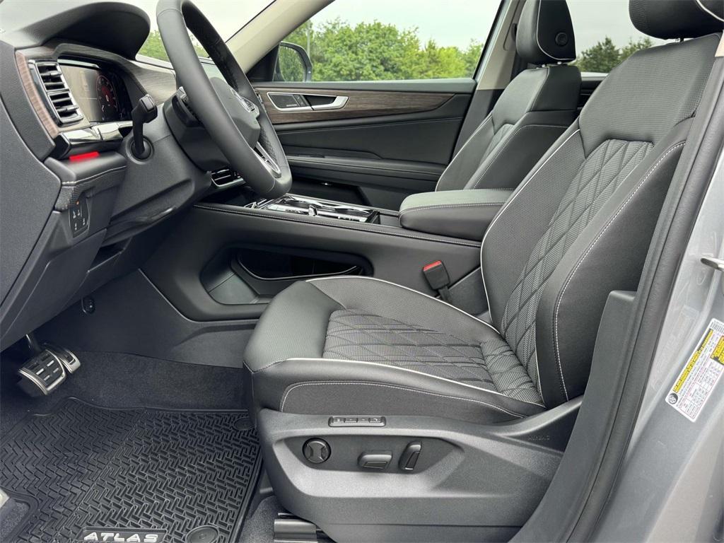 new 2025 Volkswagen Atlas car, priced at $54,493