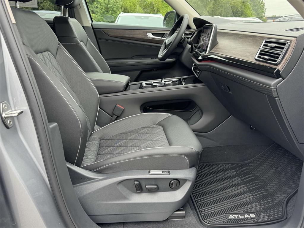 new 2025 Volkswagen Atlas car, priced at $54,493