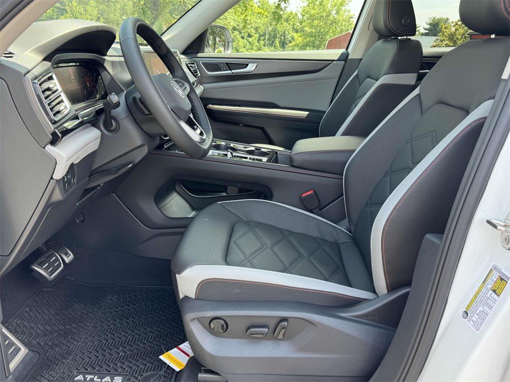 new 2025 Volkswagen Atlas car, priced at $48,641
