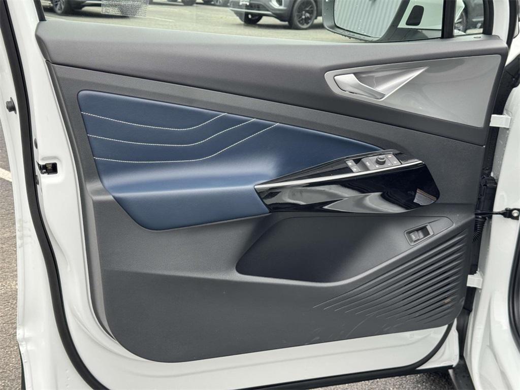 new 2025 Volkswagen ID.4 car, priced at $46,031