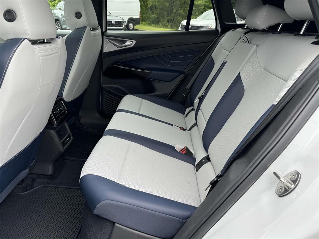 new 2025 Volkswagen ID.4 car, priced at $46,031