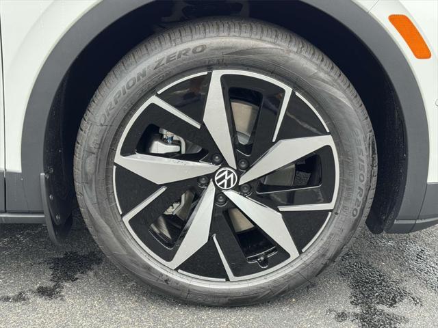 new 2025 Volkswagen ID.4 car, priced at $46,031