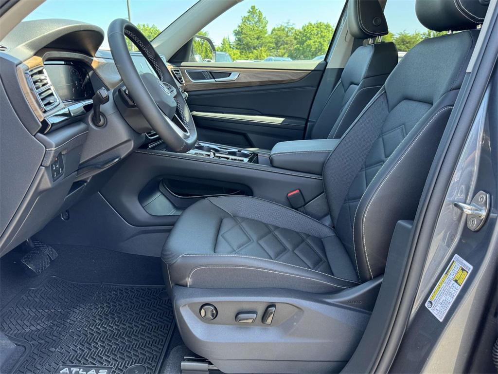 new 2025 Volkswagen Atlas car, priced at $44,471