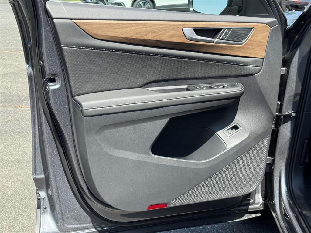 new 2025 Volkswagen Atlas car, priced at $44,471