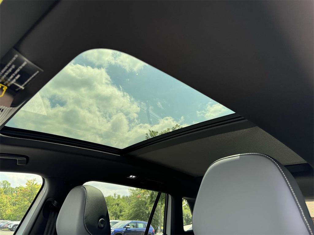 new 2025 Volkswagen Tiguan car, priced at $37,051