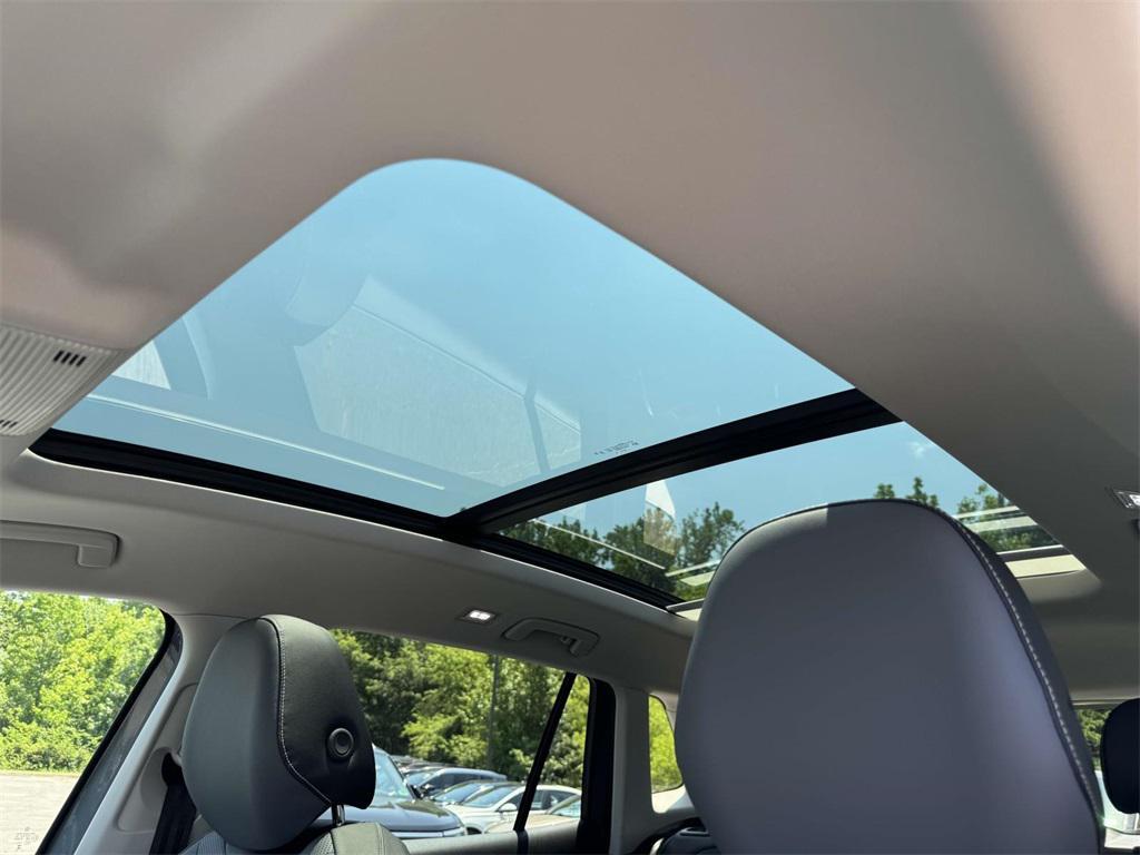 new 2025 Volkswagen Tiguan car, priced at $36,776