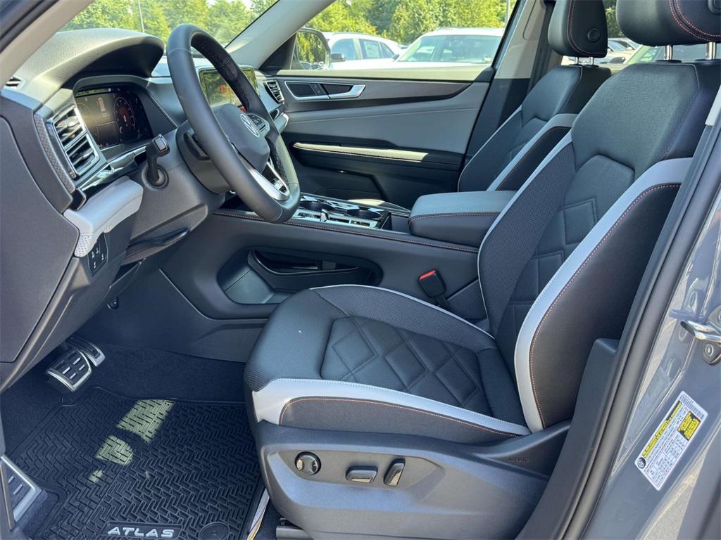 new 2025 Volkswagen Atlas car, priced at $48,171