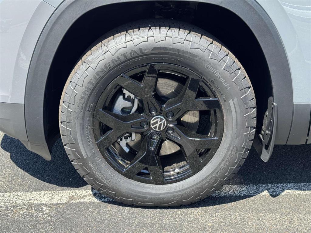 new 2025 Volkswagen Atlas car, priced at $48,171