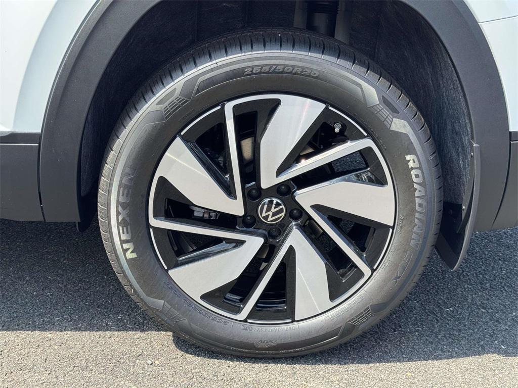 new 2026 Volkswagen Atlas car, priced at $49,404