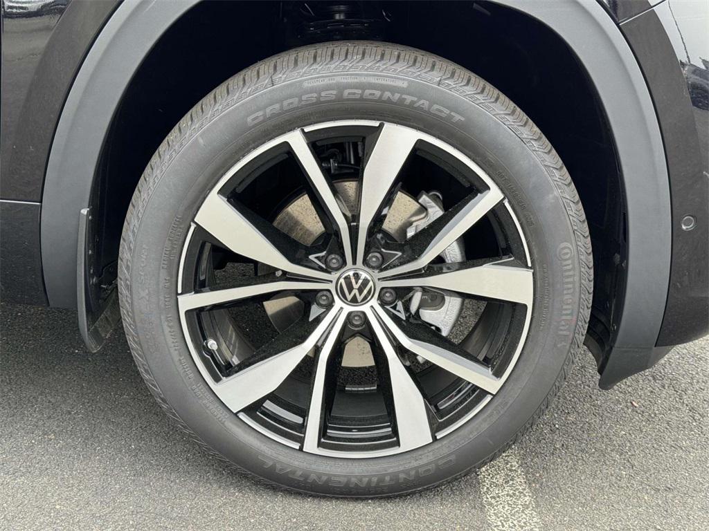 new 2025 Volkswagen Atlas car, priced at $53,655