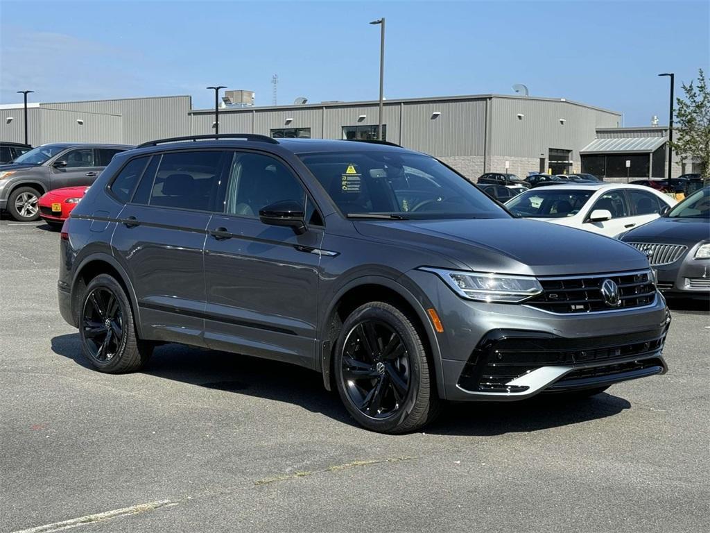 new 2024 Volkswagen Tiguan car, priced at $37,611