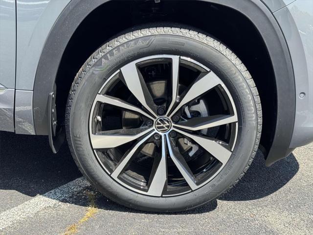 new 2025 Volkswagen Atlas car, priced at $54,921