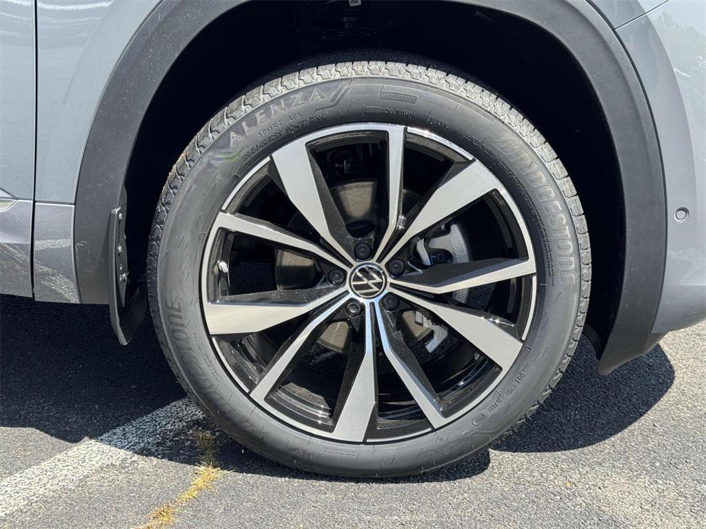 new 2025 Volkswagen Atlas car, priced at $54,721