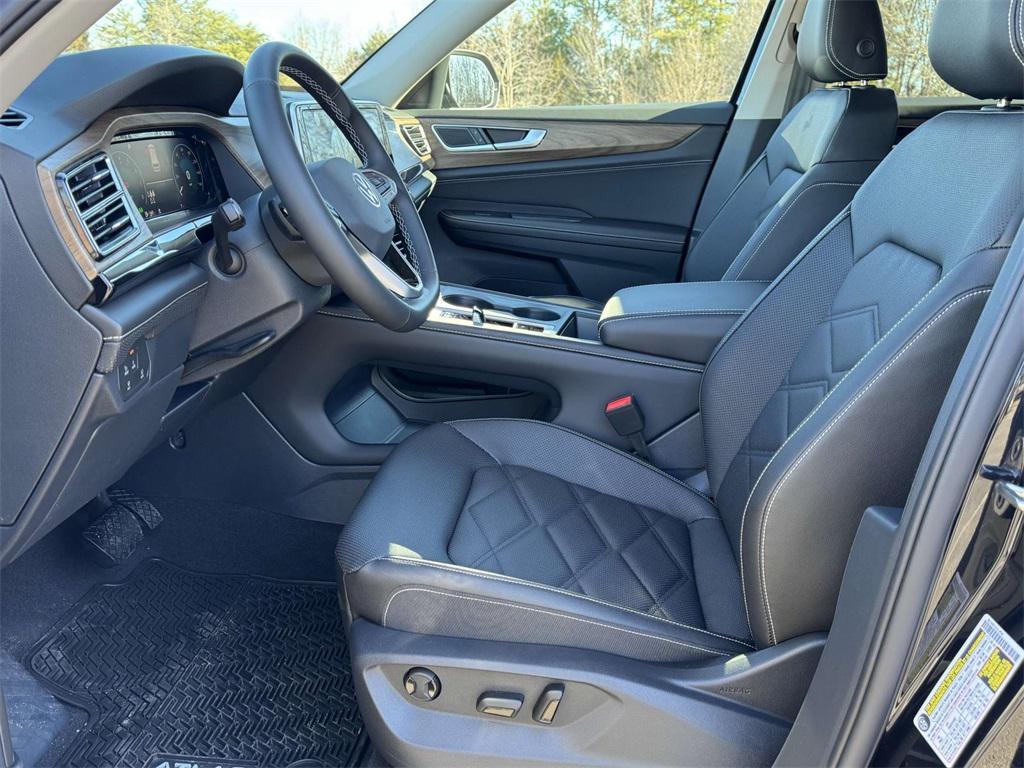 new 2025 Volkswagen Atlas car, priced at $40,957