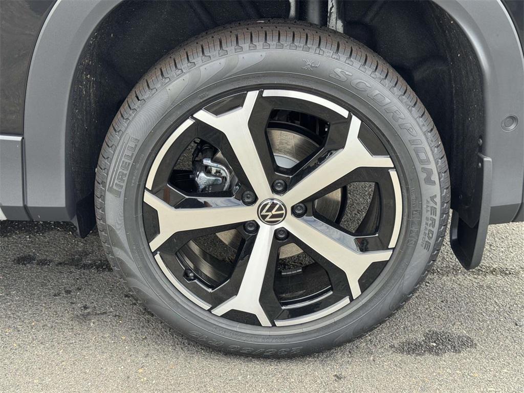 new 2025 Volkswagen Tiguan car, priced at $35,276