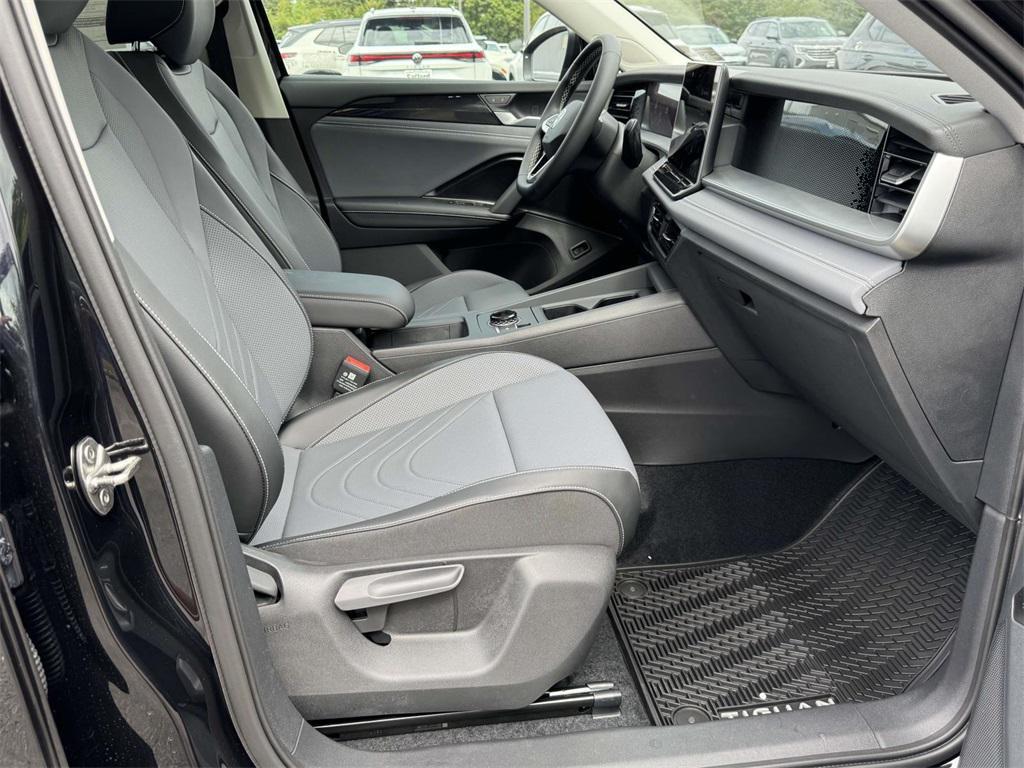 new 2025 Volkswagen Tiguan car, priced at $35,276