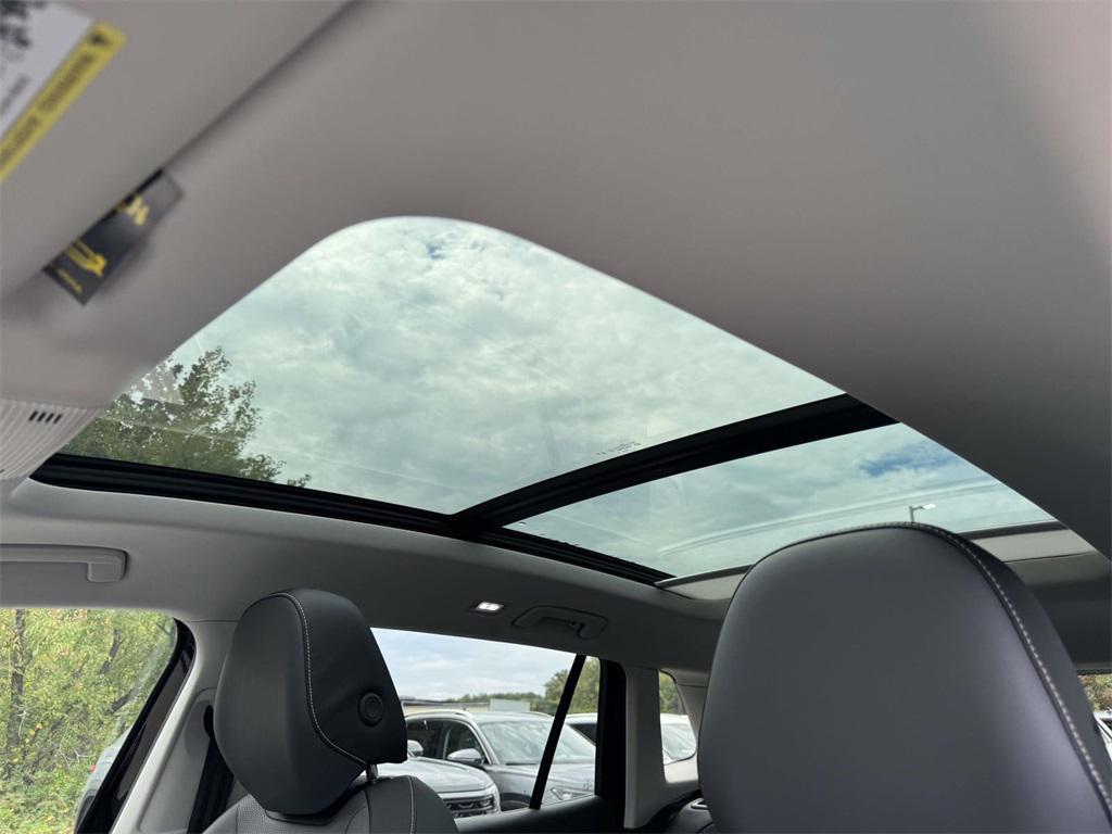 new 2025 Volkswagen Tiguan car, priced at $35,276