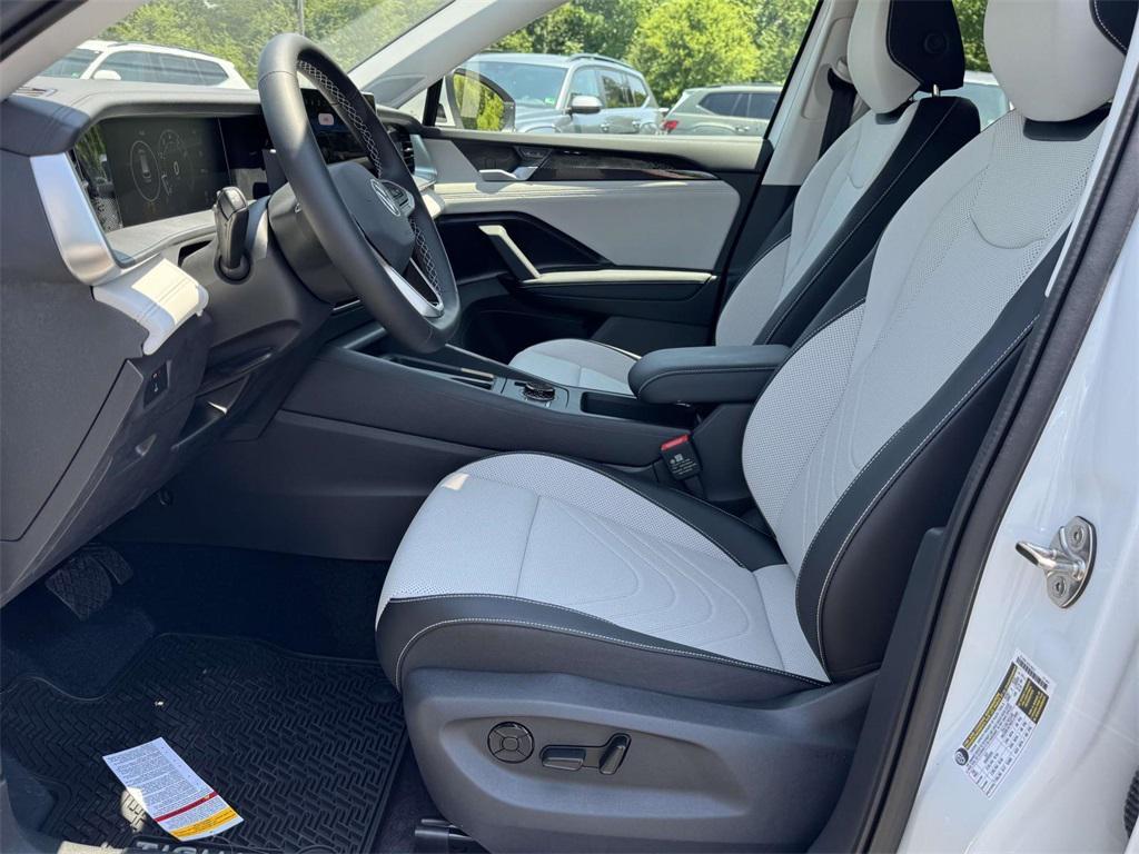new 2025 Volkswagen Tiguan car, priced at $34,076