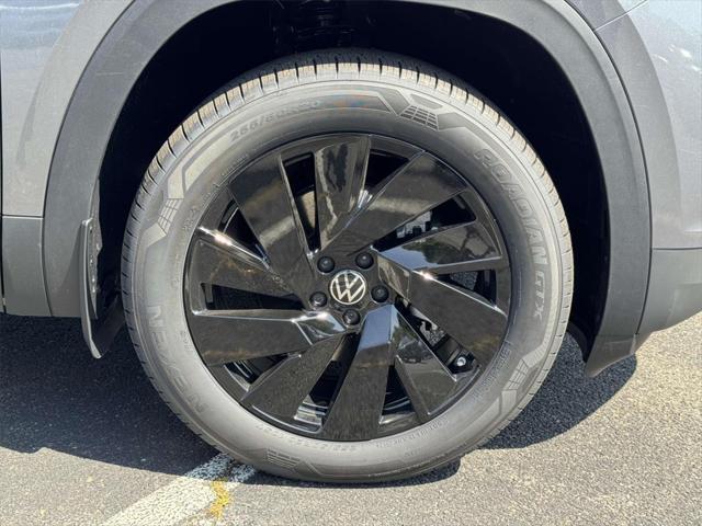 new 2025 Volkswagen Atlas car, priced at $47,510