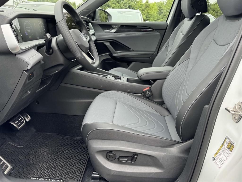 new 2025 Volkswagen Tiguan car, priced at $37,286
