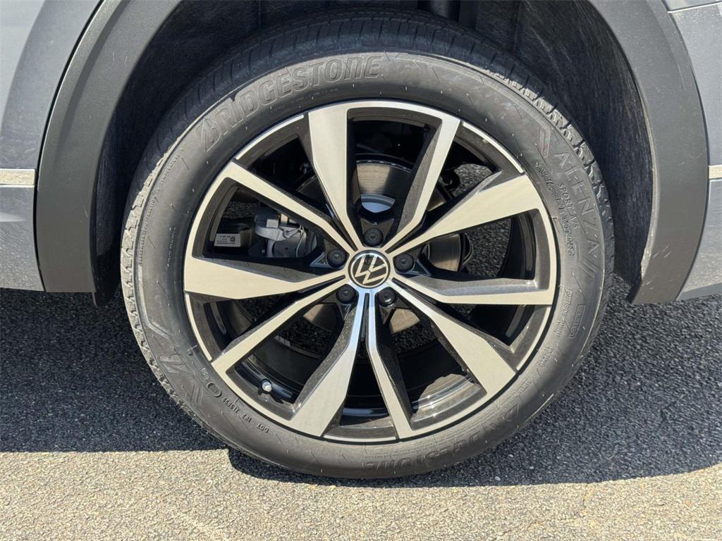 new 2025 Volkswagen Atlas car, priced at $54,656