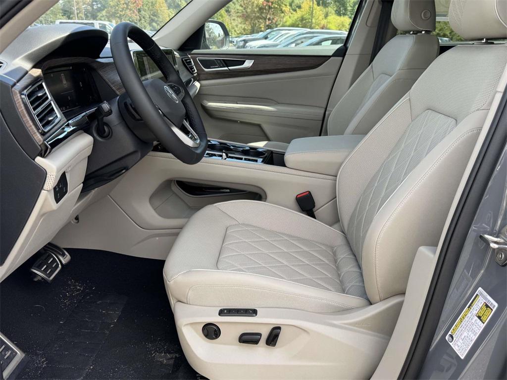 new 2025 Volkswagen Atlas car, priced at $54,656