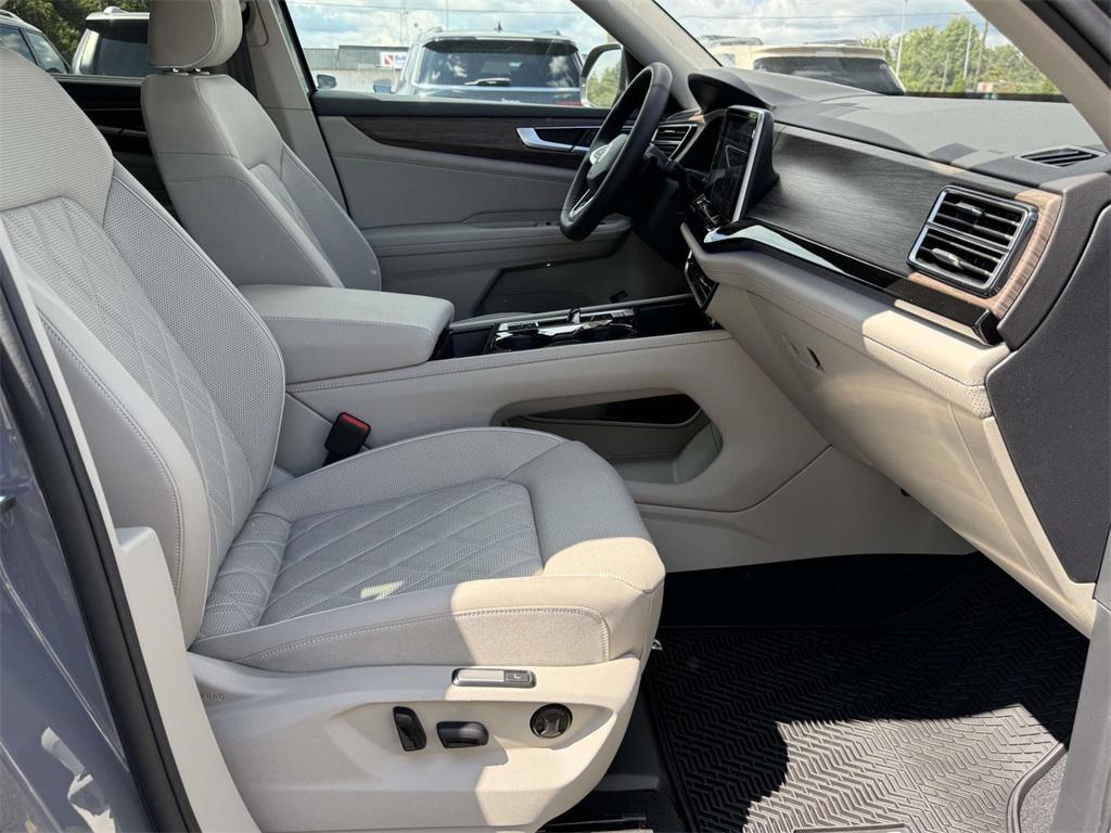 new 2025 Volkswagen Atlas car, priced at $54,656