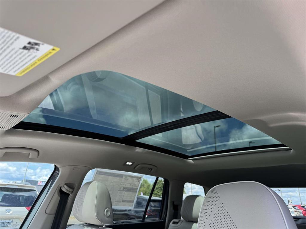 new 2025 Volkswagen Atlas car, priced at $54,656