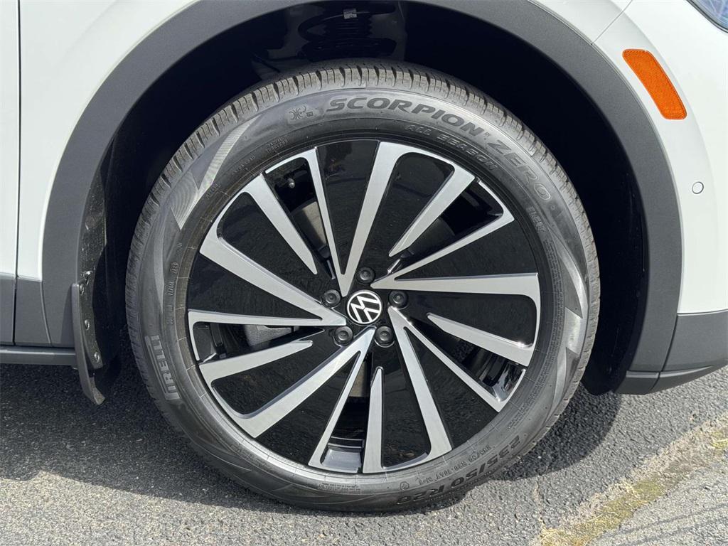 new 2025 Volkswagen ID.4 car, priced at $44,461
