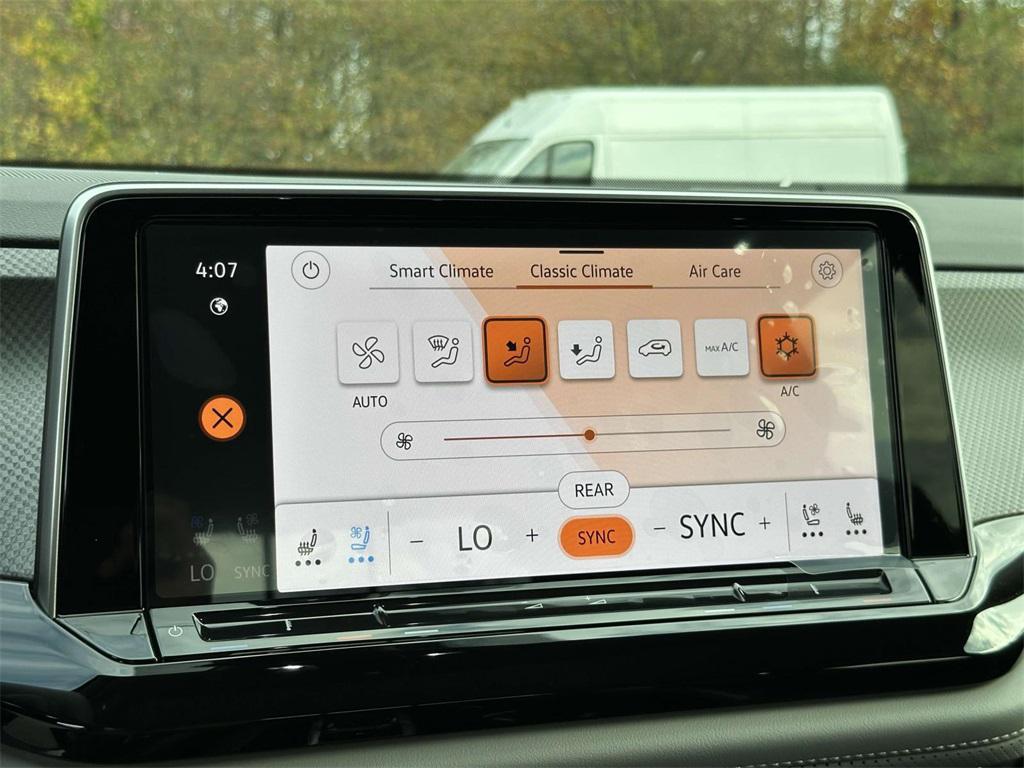 new 2025 Volkswagen Atlas car, priced at $47,789