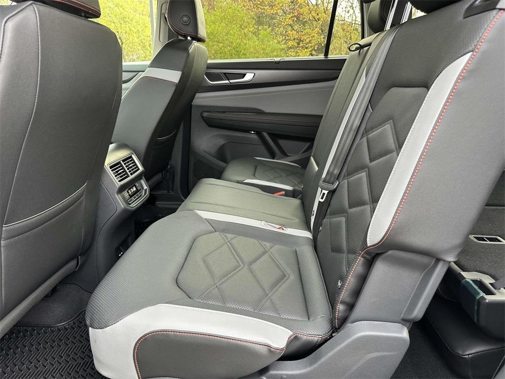 new 2025 Volkswagen Atlas car, priced at $48,089