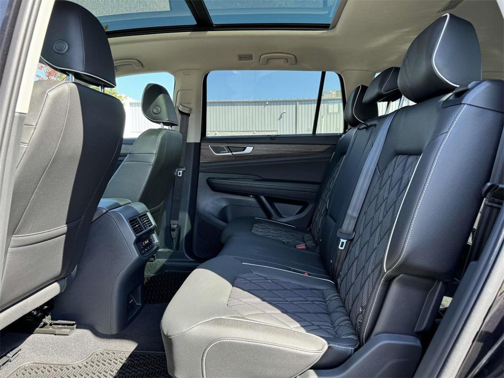 new 2025 Volkswagen Atlas car, priced at $53,761