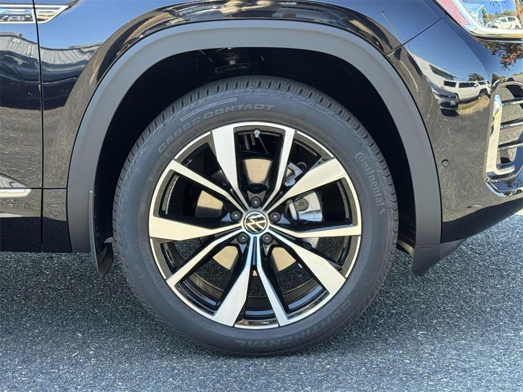 new 2025 Volkswagen Atlas car, priced at $53,761