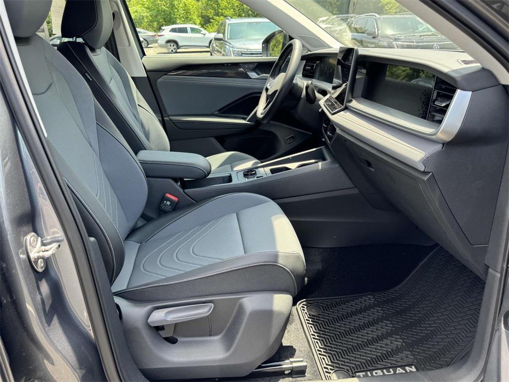 new 2025 Volkswagen Tiguan car, priced at $35,686